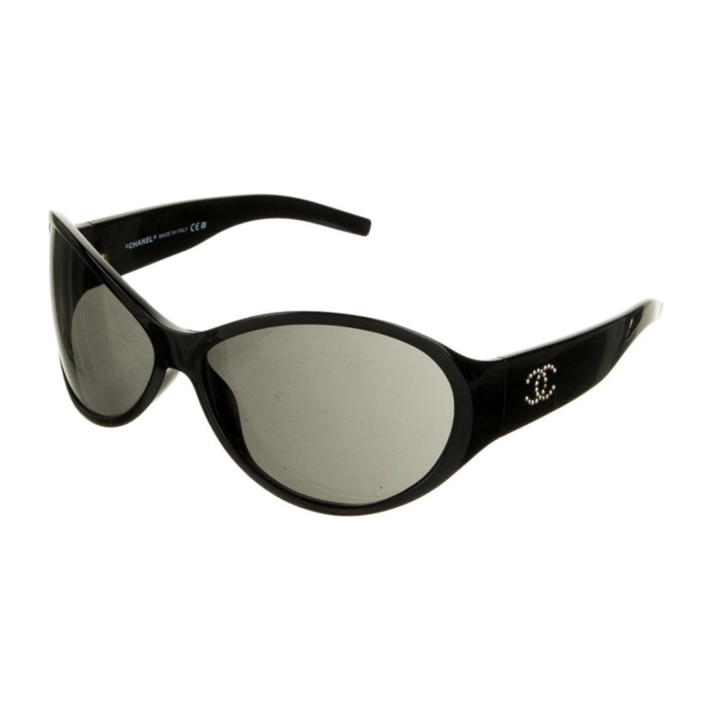 CHANEL Large Black Sunglasses with Interlocking CC on legs